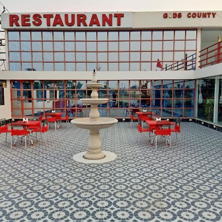 Gods County. Resort & Banquets Tarapith Eksteriør bilde