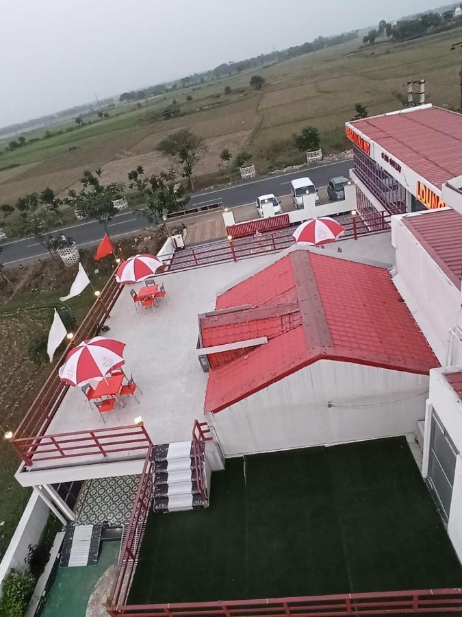 Gods County. Resort & Banquets Tarapith Eksteriør bilde