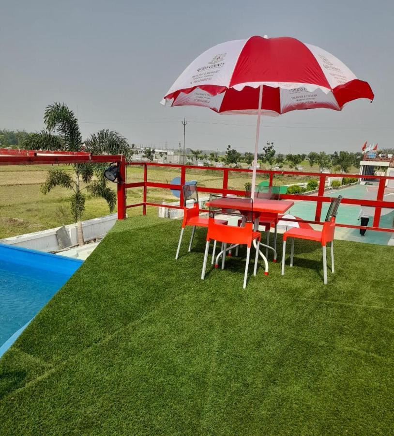 Gods County. Resort & Banquets Tarapith Eksteriør bilde