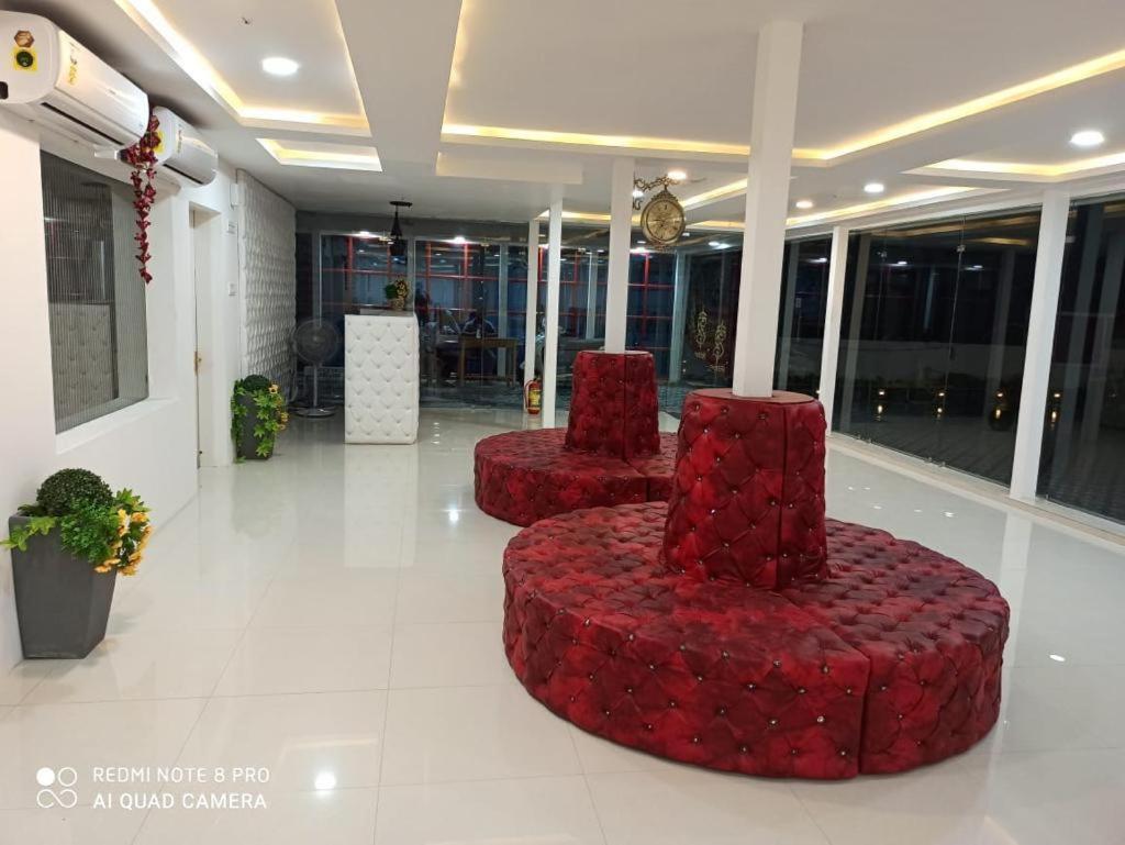 Gods County. Resort & Banquets Tarapith Eksteriør bilde