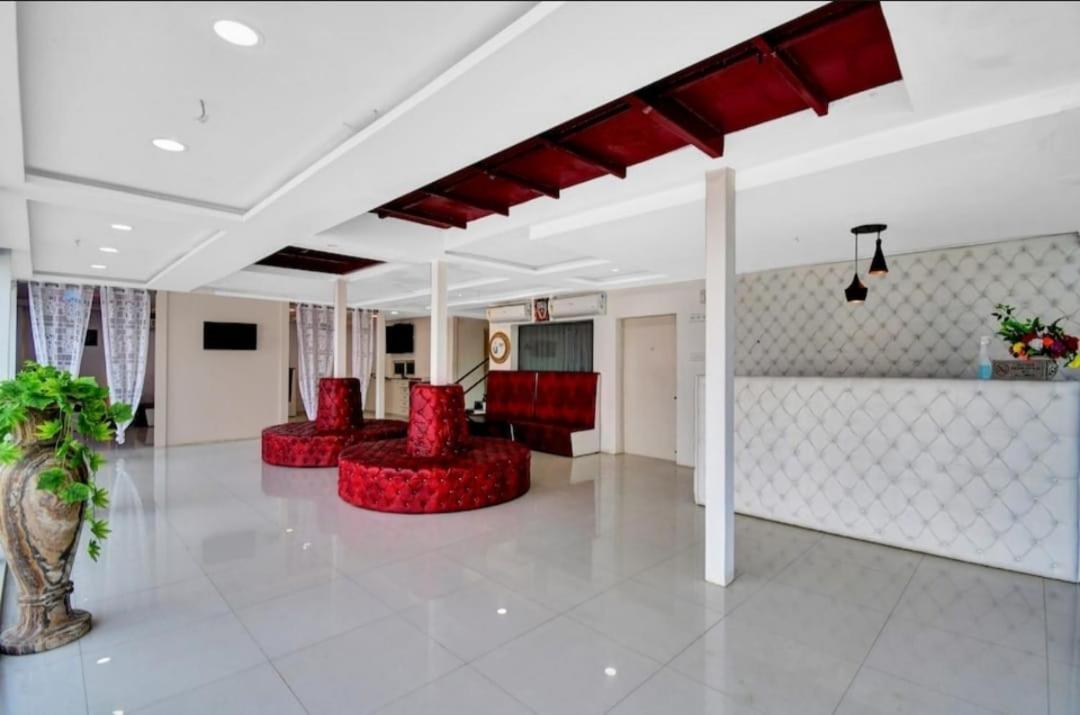 Gods County. Resort & Banquets Tarapith Eksteriør bilde