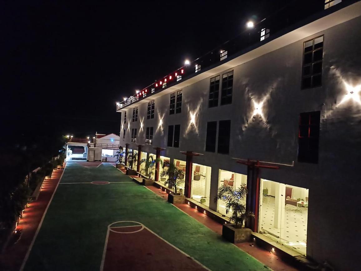 Gods County. Resort & Banquets Tarapith Eksteriør bilde
