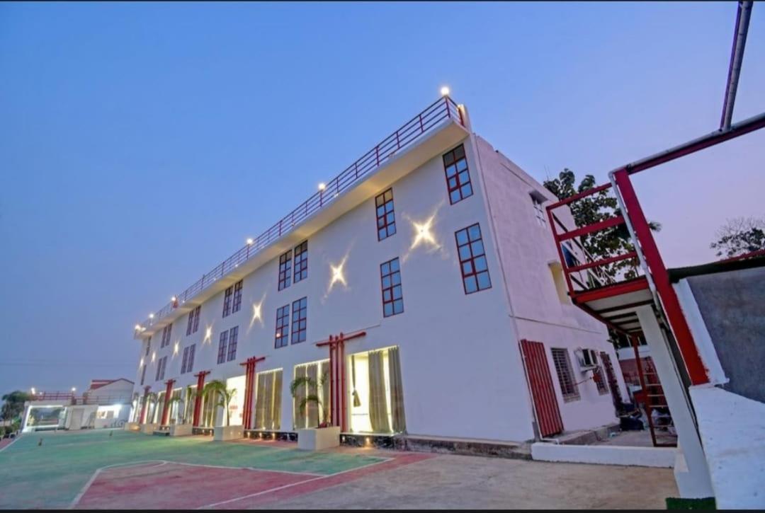 Gods County. Resort & Banquets Tarapith Eksteriør bilde