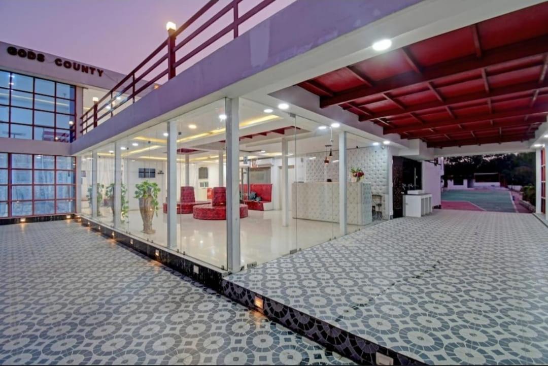 Gods County. Resort & Banquets Tarapith Eksteriør bilde